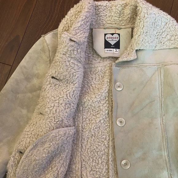 Beige jacket with fur on the inside - Picture 2 of 4